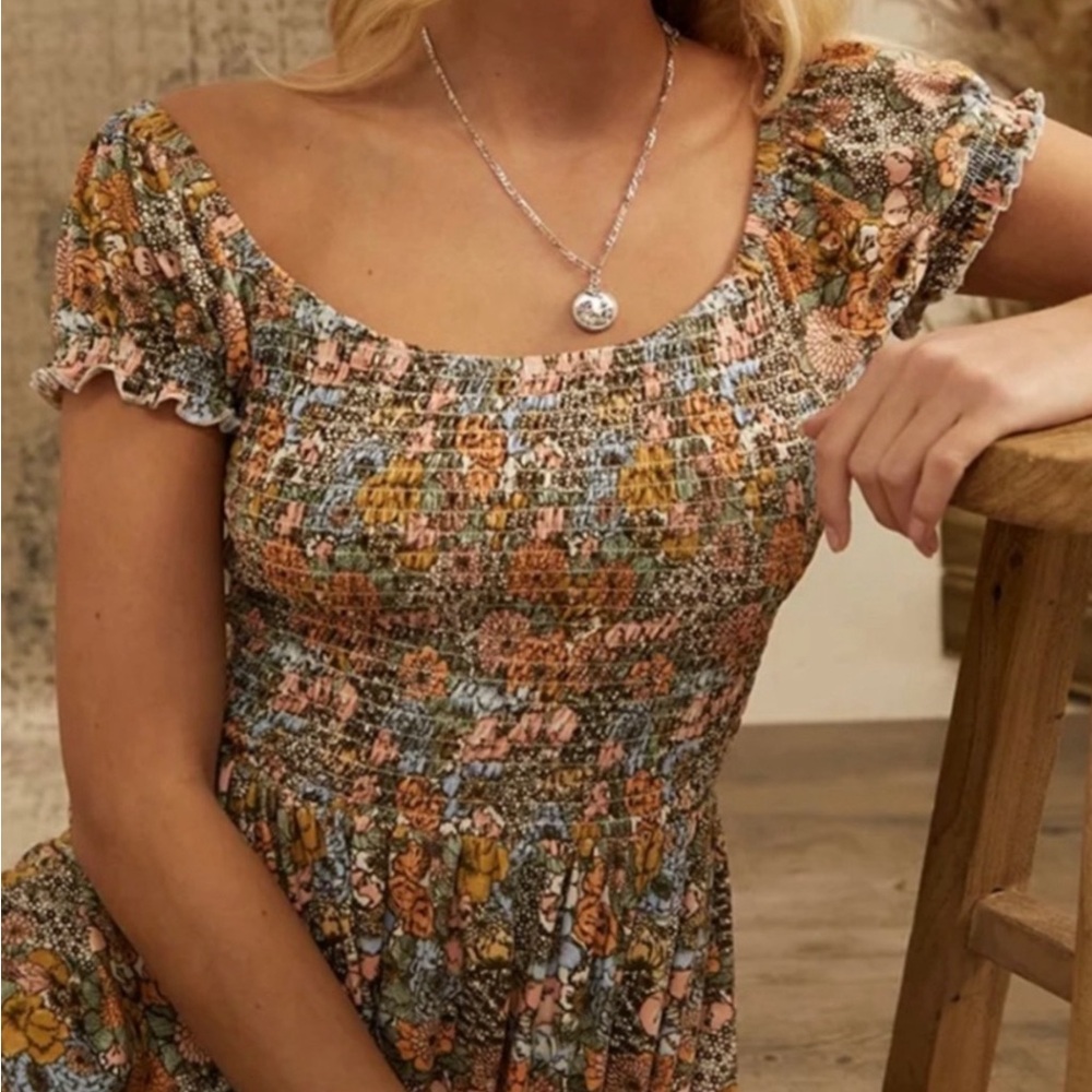 💃🏻 Smocked Puff Sleeve Midi dress
